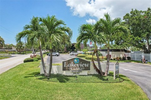Condo in Largo, Florida, 1 bedroom  № 1851143 - photo 2