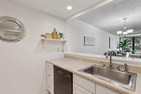 Condo in Largo, Florida, 1 bedroom  № 1851143 - photo 10
