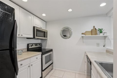 Condo in Largo, Florida, 1 bedroom  № 1851143 - photo 9