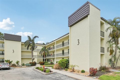 Condo in Largo, Florida, 1 bedroom  № 1851143 - photo 1
