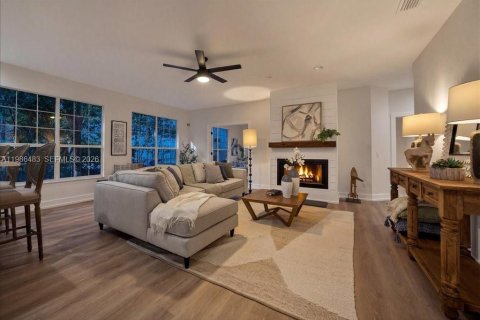 House in Gainesville, Florida 3 bedrooms, 219.99 sq.m. № 2048290 - photo 11