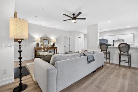 House in Gainesville, Florida 3 bedrooms, 219.99 sq.m. № 2048290 - photo 10