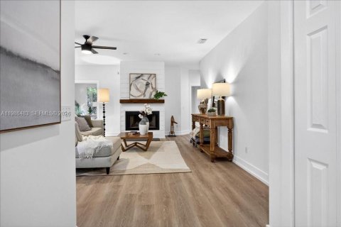 House in Gainesville, Florida 3 bedrooms, 219.99 sq.m. № 2048290 - photo 7