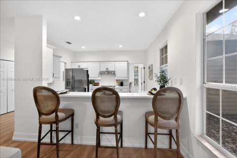 House in Gainesville, Florida 3 bedrooms, 219.99 sq.m. № 2048290 - photo 12