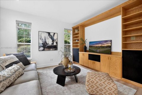 House in Gainesville, Florida 3 bedrooms, 219.99 sq.m. № 2048290 - photo 19