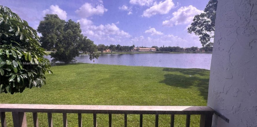 Condo à Miramar, Floride, 2 chambres  № 1946378