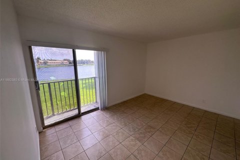 Copropriété à louer à Miramar, Floride: 2 chambres, 77.29 m2 № 1946378 - photo 8