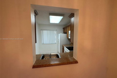 Copropriété à louer à Miramar, Floride: 2 chambres, 77.29 m2 № 1946378 - photo 4