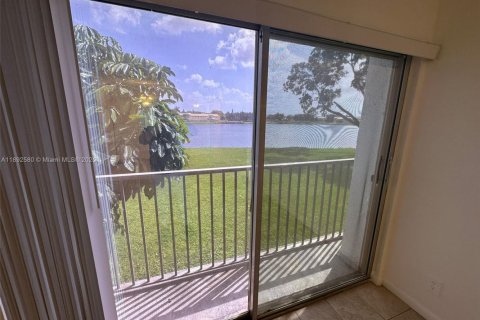 Copropriété à louer à Miramar, Floride: 2 chambres, 77.29 m2 № 1946378 - photo 6