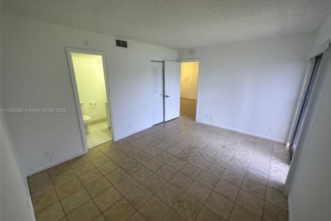 Copropriété à louer à Miramar, Floride: 2 chambres, 77.29 m2 № 1946378 - photo 11