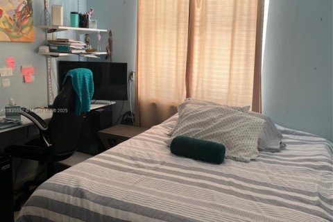 House in Miami, Florida 3 bedrooms, 171.13 sq.m. № 1818148 - photo 2