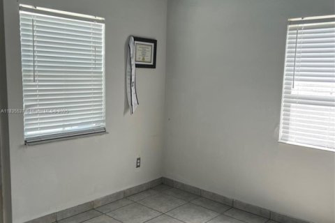 House in Miami, Florida 3 bedrooms, 171.13 sq.m. № 1818148 - photo 3