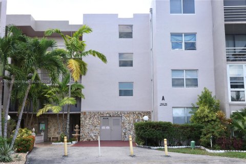 Condominio en venta en Lauderdale Lakes, Florida, 2 dormitorios, 80.36 m2 № 1860557 - foto 15