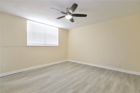 Condominio en venta en Lauderdale Lakes, Florida, 2 dormitorios, 80.36 m2 № 1860557 - foto 6