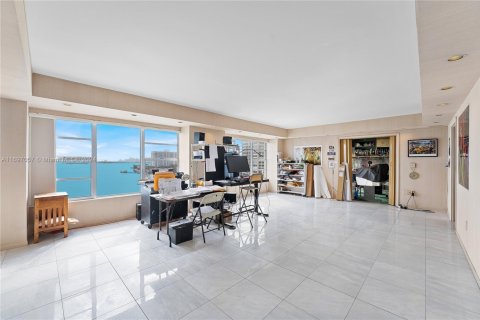 Купить кондоминиум в Майами, Флорида 3 спальни, 256.41м2, № 1729375 - фото 13