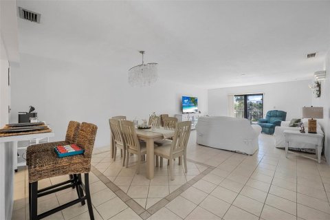 Condo in Daytona Beach, Florida, 2 bedrooms  № 1724099 - photo 8