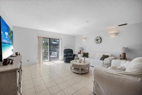Condo in Daytona Beach, Florida, 2 bedrooms  № 1724099 - photo 11