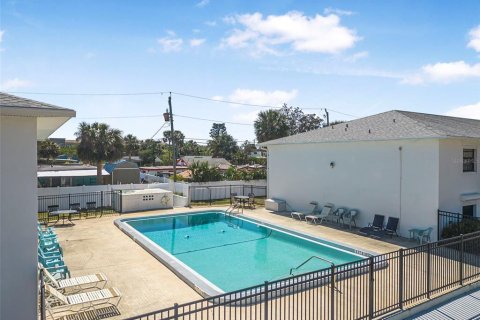 Condo in Daytona Beach, Florida, 2 bedrooms  № 1724099 - photo 20