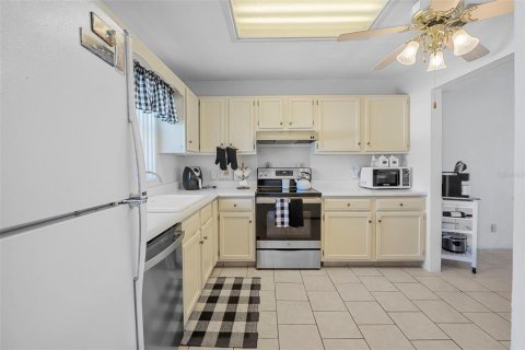 Condo in Daytona Beach, Florida, 2 bedrooms  № 1724099 - photo 5