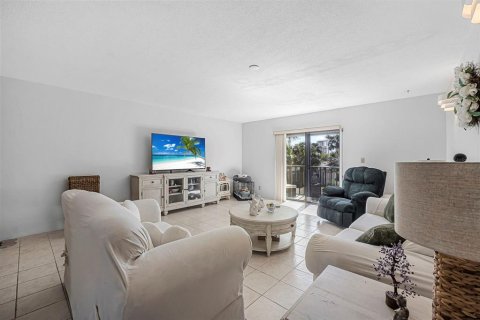 Condo in Daytona Beach, Florida, 2 bedrooms  № 1724099 - photo 9