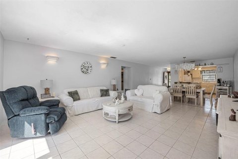 Condo in Daytona Beach, Florida, 2 bedrooms  № 1724099 - photo 10