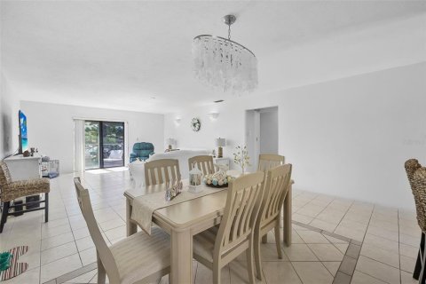 Condo in Daytona Beach, Florida, 2 bedrooms  № 1724099 - photo 12