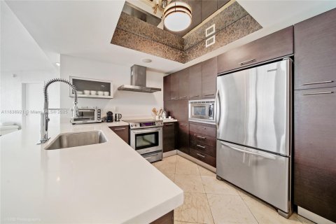 Condominio en alquiler en Sunny Isles Beach, Florida, 3 dormitorios, 135.73 m2 № 1935658 - foto 4