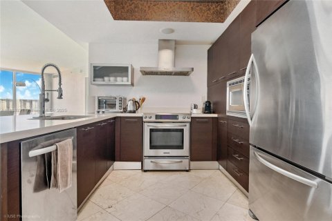 Condominio en alquiler en Sunny Isles Beach, Florida, 3 dormitorios, 135.73 m2 № 1935658 - foto 3