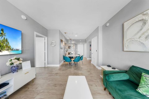 Condominio en venta en Hallandale Beach, Florida, 2 dormitorios, 95.69 m2 № 2057659 - foto 5