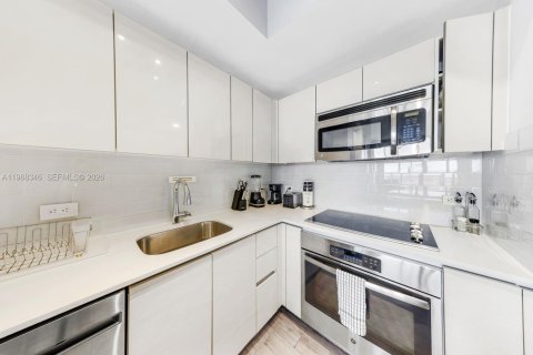 Condominio en venta en Hallandale Beach, Florida, 2 dormitorios, 95.69 m2 № 2057659 - foto 19