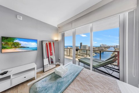 Condominio en venta en Hallandale Beach, Florida, 2 dormitorios, 95.69 m2 № 2057659 - foto 11