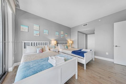 Condominio en venta en Hallandale Beach, Florida, 2 dormitorios, 95.69 m2 № 2057659 - foto 15