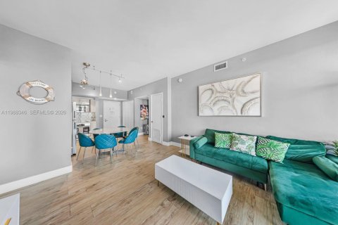 Condominio en venta en Hallandale Beach, Florida, 2 dormitorios, 95.69 m2 № 2057659 - foto 14