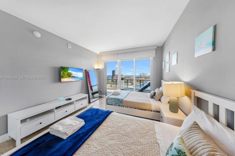 Condominio en venta en Hallandale Beach, Florida, 2 dormitorios, 95.69 m2 № 2057659 - foto 23