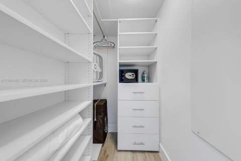 Condominio en venta en Hallandale Beach, Florida, 2 dormitorios, 95.69 m2 № 2057659 - foto 24