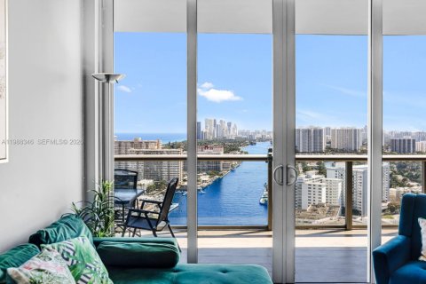 Condominio en venta en Hallandale Beach, Florida, 2 dormitorios, 95.69 m2 № 2057659 - foto 28