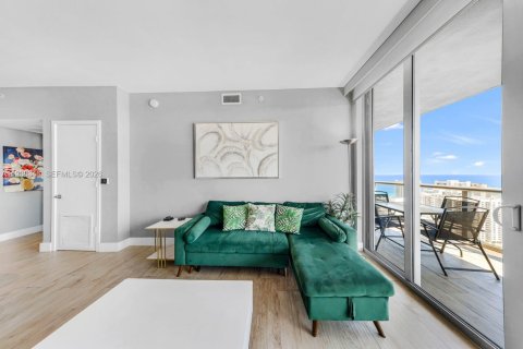 Condominio en venta en Hallandale Beach, Florida, 2 dormitorios, 95.69 m2 № 2057659 - foto 20
