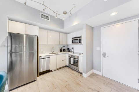 Condominio en venta en Hallandale Beach, Florida, 2 dormitorios, 95.69 m2 № 2057659 - foto 18