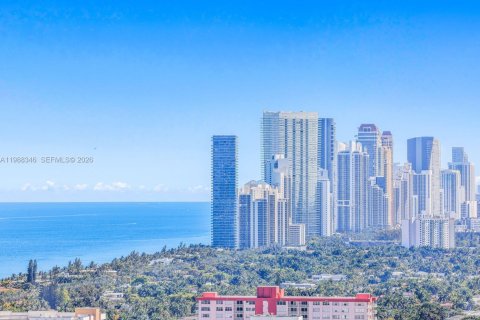 Condominio en venta en Hallandale Beach, Florida, 2 dormitorios, 95.69 m2 № 2057659 - foto 3