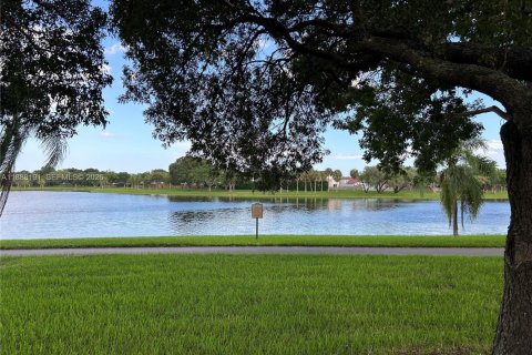 Casa en venta en Miami, Florida, 4 dormitorios, 209.49 m2 № 2021158 - foto 9