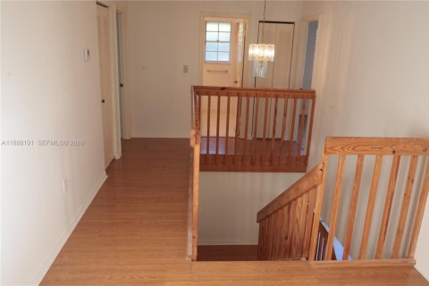 Casa en venta en Miami, Florida, 4 dormitorios, 209.49 m2 № 2021158 - foto 25