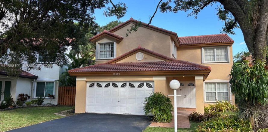 Casa en Miami, Florida 4 dormitorios, 209.49 m2 № 2021158