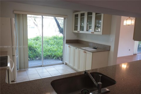 Casa en venta en Miami, Florida, 4 dormitorios, 209.49 m2 № 2021158 - foto 18