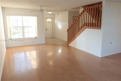 Casa en venta en Miami, Florida, 4 dormitorios, 209.49 m2 № 2021158 - foto 12