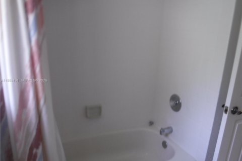 Casa en venta en Miami, Florida, 4 dormitorios, 209.49 m2 № 2021158 - foto 30