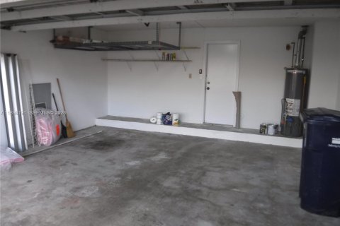 Casa en venta en Miami, Florida, 4 dormitorios, 209.49 m2 № 2021158 - foto 23