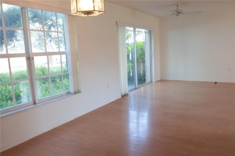 Casa en venta en Miami, Florida, 4 dormitorios, 209.49 m2 № 2021158 - foto 15