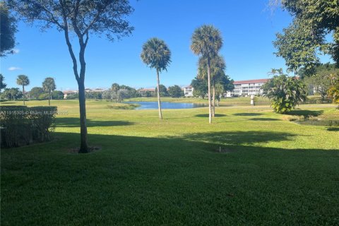 Condominio en Pembroke Pines, Florida, 2 dormitorios  № 2016511