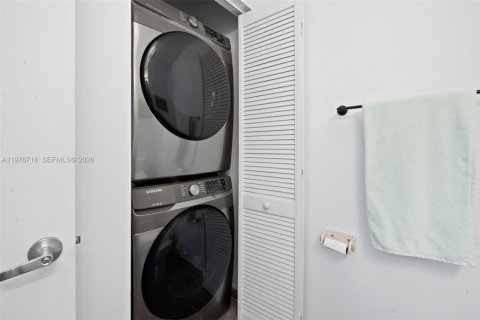 Купить кондоминиум в Майами, Флорида 1 спальня, 68.28м2, № 2049718 - фото 18