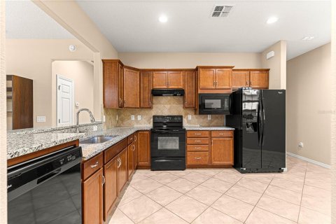 House in DEL WEBB STONE CREEK in Ocala, Florida 2 bedrooms, 121.24 sq.m. № 1851337 - photo 9